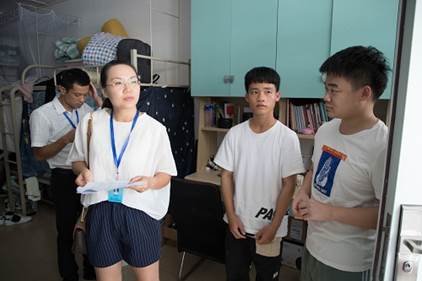 说明: C:\Users\Administrator\Desktop\走访宿舍现场(一).jpg